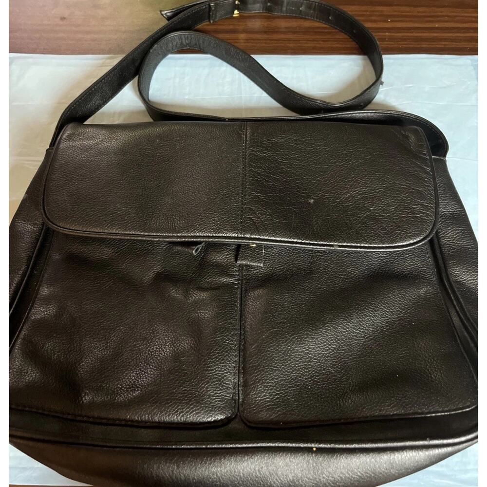 Large Black Leather Fold Over Clutch / Cross Body Bag Excellent -2 Outside Zip